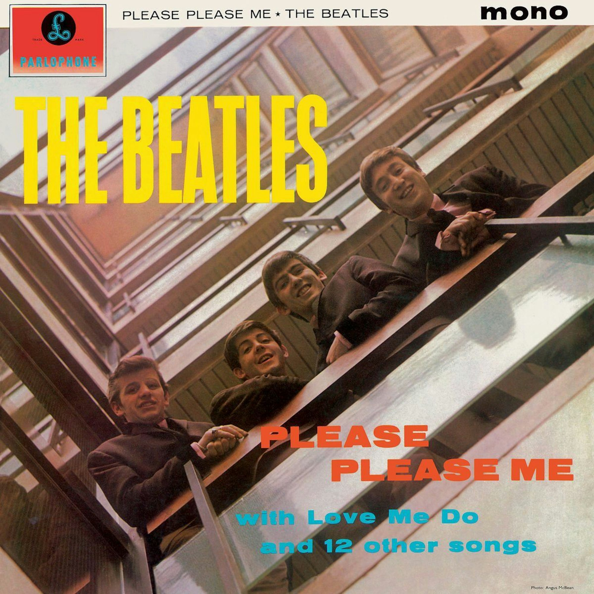 Auf dem Plattencover von „Please Please Me“ blicken die Beatles vom Balkon der Londoner EMI-Zentrale auf den Fotografen herab.