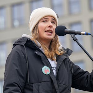 Klimaschutz-Aktivistin Luisa Neubauer spricht während einer Kundgebung von Fridays for Future.