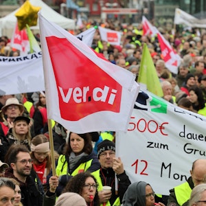 Verdi-Kundgebung auf dem Heumarkt in Köln