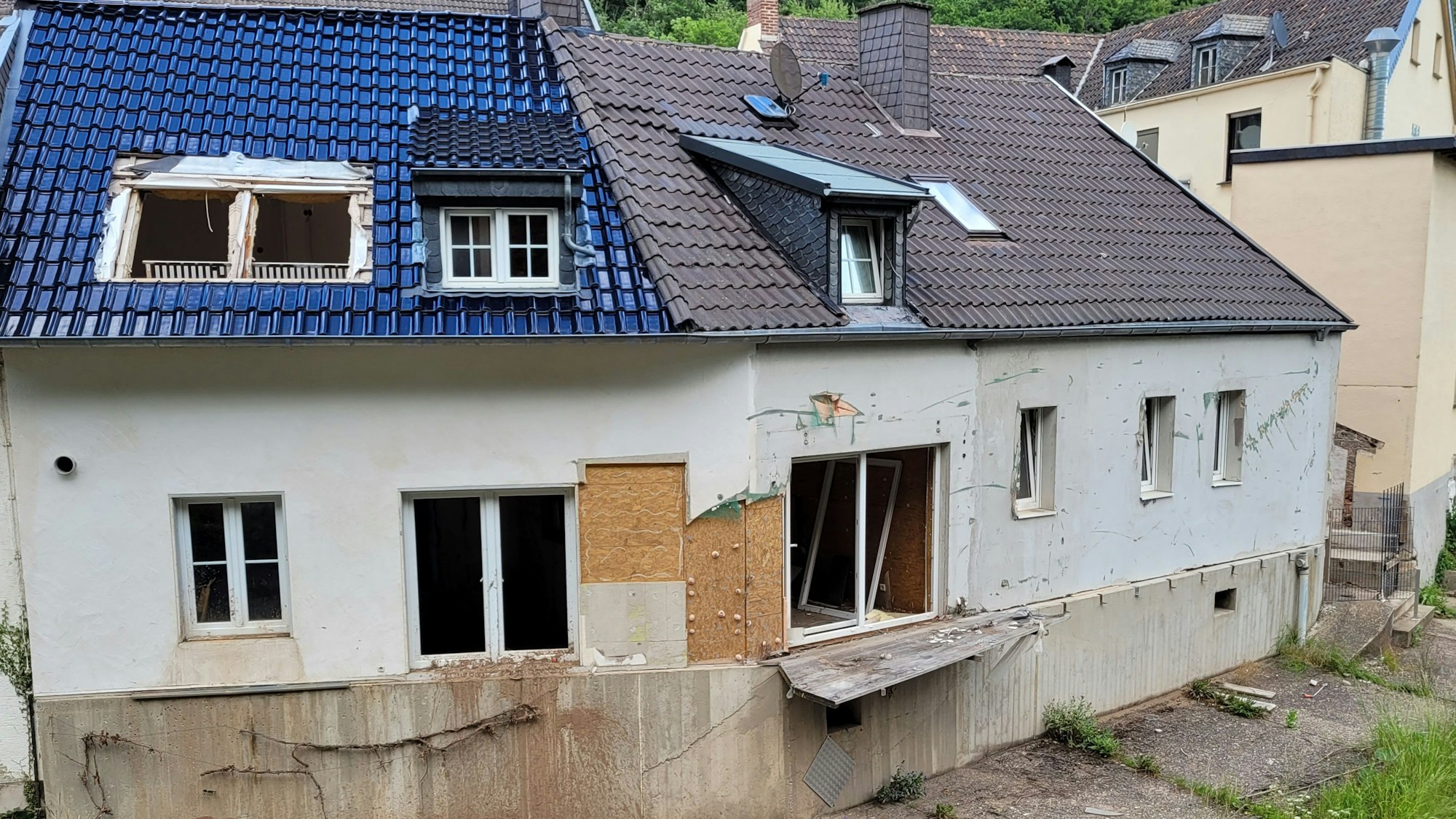 Ein zerstörtes Haus nach der Flut in Euskirchen.