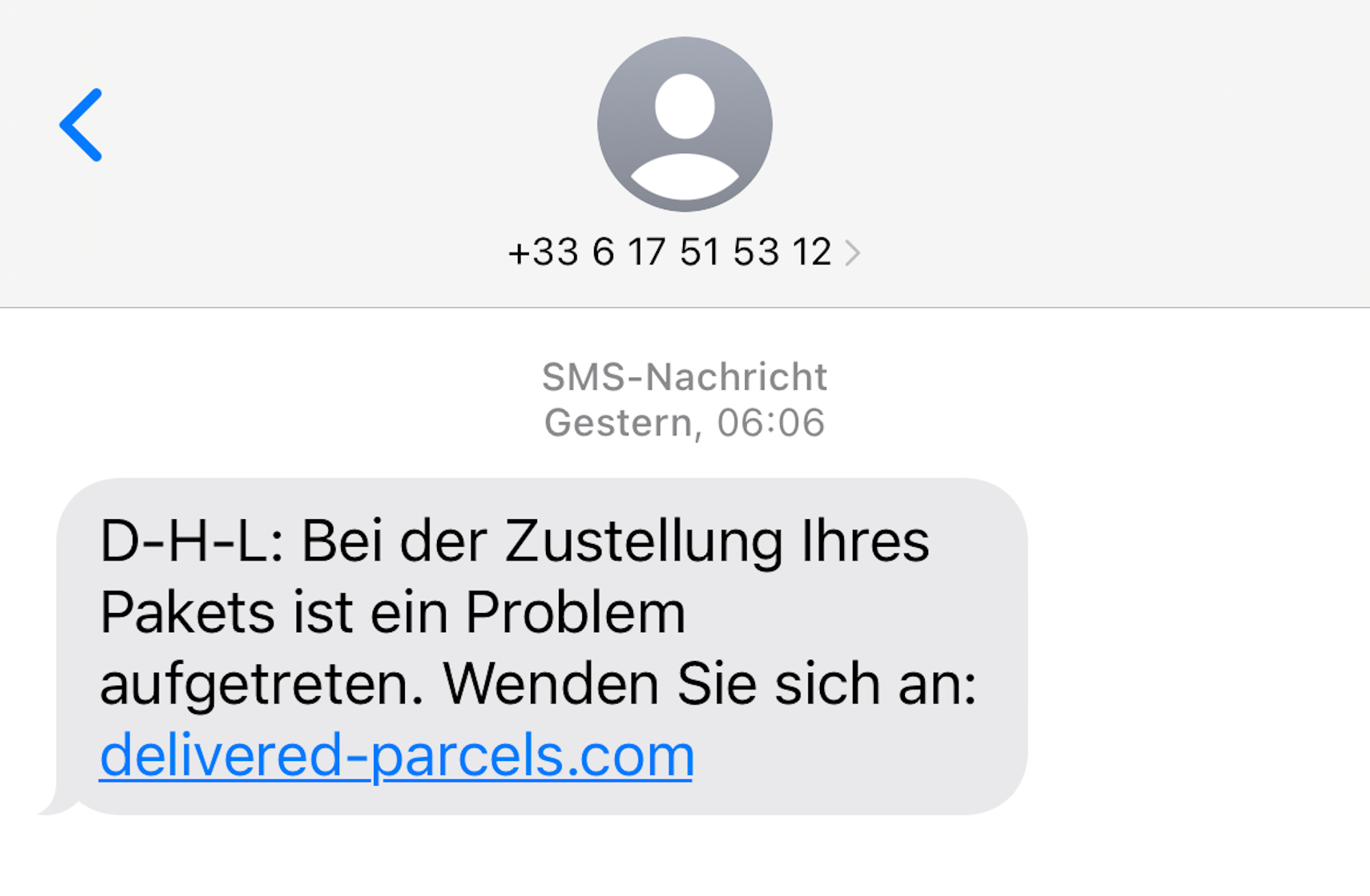 Eine sms mit dem Inhalt: „DHL. Bei der Zustellung Ihres Pakets ist ein Problem aufgetreten.“