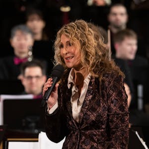 WDR-Moderatorin Susanne Wieseler, hier beim Adventskonzert im Bonner Mpnster 2022.