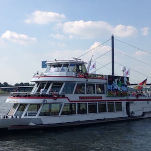 Die „MS Düsseldorf“ schwimmt auf dem Rhein. (Archivbild)