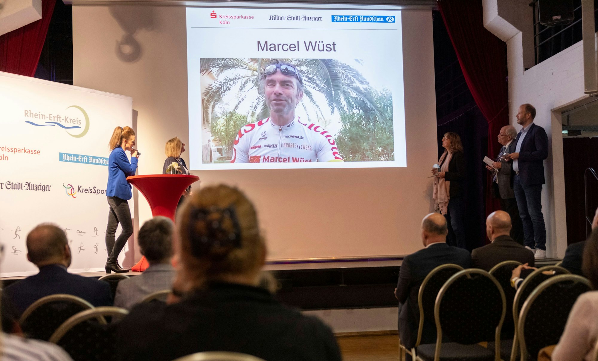 Der ehemalige Radprofi Marcel Wüst, der Sportpate für die Kategorie Mannschaften war, konnte am Abend nicht persönlich anwesend sein, schickte aber eine Videobotschaft an die Gewinner.