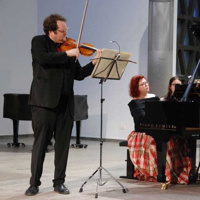 Wallgrabenkonzert mit Werner von Schnitzler und der Pianistin Ana Mirabela Dina.