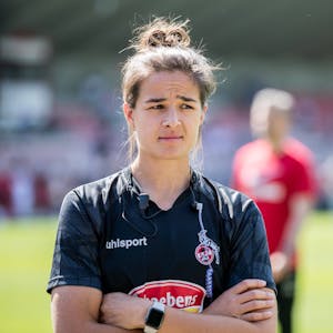 Lena Lotzen im Dress des 1. FC Köln.