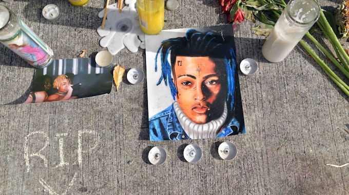 Gedenken an XXXTentacion: Der US-Rapper wurde erschossen, Fans trauerten am Tatort.