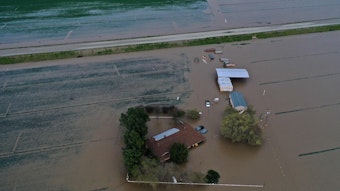 Eine überflutete Farm in Tulare County nähe Kalifornien.