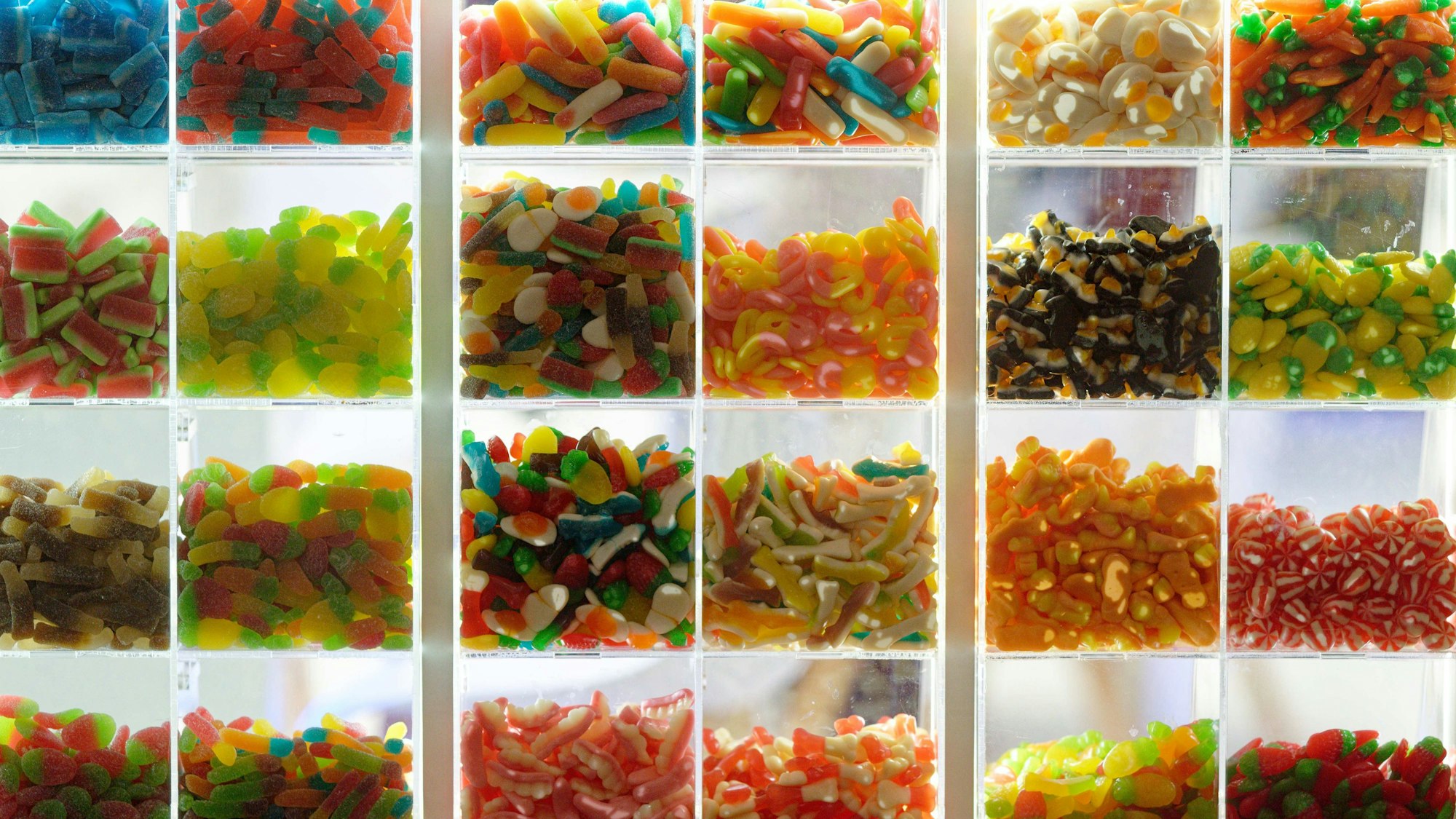 Bunt, lecker und mit Folgen: Süßigkeiten verändern das Gehirn.