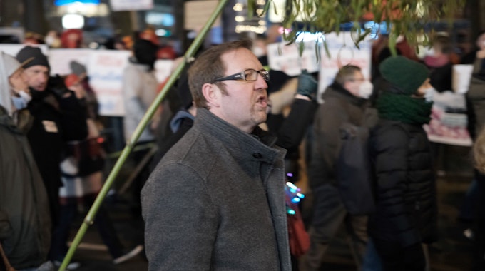 Markus Wiener bei einer Demonstration gegen die Coronamaßnahmen am Neumarkt im Januar 2022.