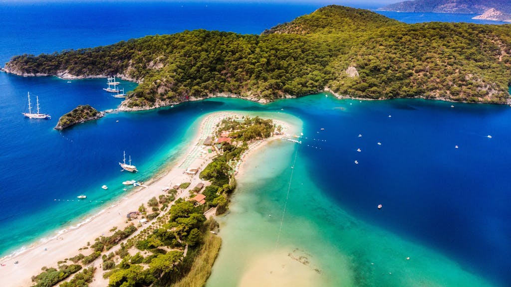 Ausblick auf eine Bucht in der Türkei.