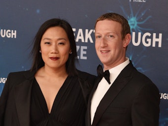 Mark Zuckerberg und seine Frau Priscilla Chan kommen zu einer Preisverleihung im NASA Ames Research Center.