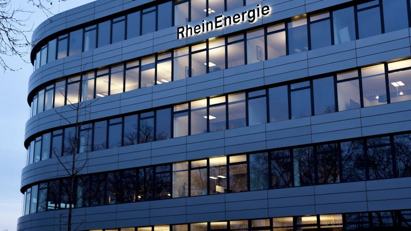 Die Zentrale der Rhein-Energie am Parkgürtel in Köln-Ehrenfeld. Foto: Csaba Peter Rakoczy.