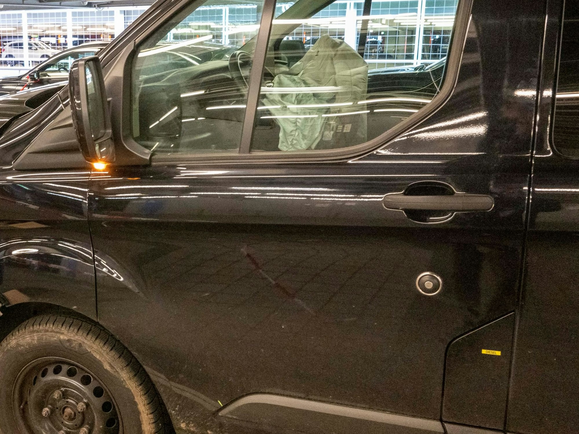 Das Täterauto steht in einem Parkhaus am Flughafen Köln/Bonn.