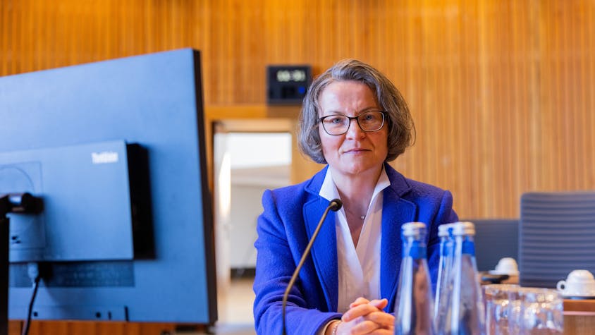 Ina Scharrenbach (CDU), Bau- und Kommunalministerin von Nordrhein-Westfalen, im Februar 2023 als Zeugin beim Landtags-Untersuchungsausschuss „Hochwasserkatastrophe“