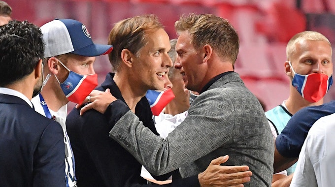 Treffen zweier Trainer: Julian Nagelsmann umarmt Thomas Tuchel.&nbsp;