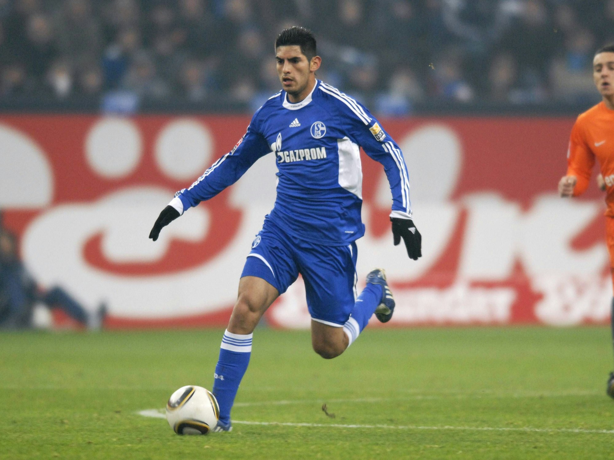 Carlos Zambrano für Schalke in Aktion.