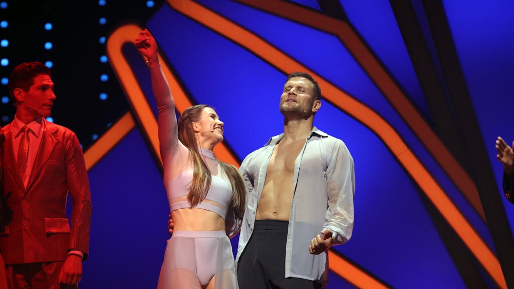Mimi Kraus und Mariia Maksina während der Entscheidung in „Let's Dance“-Show 5 am 24. März 2023.