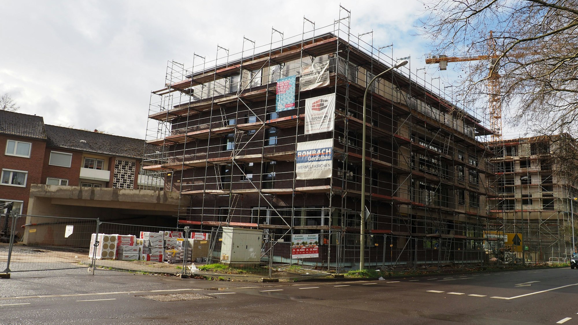 Ein Rohbau des neuen Komplexes an der Wupper in Leichlingen