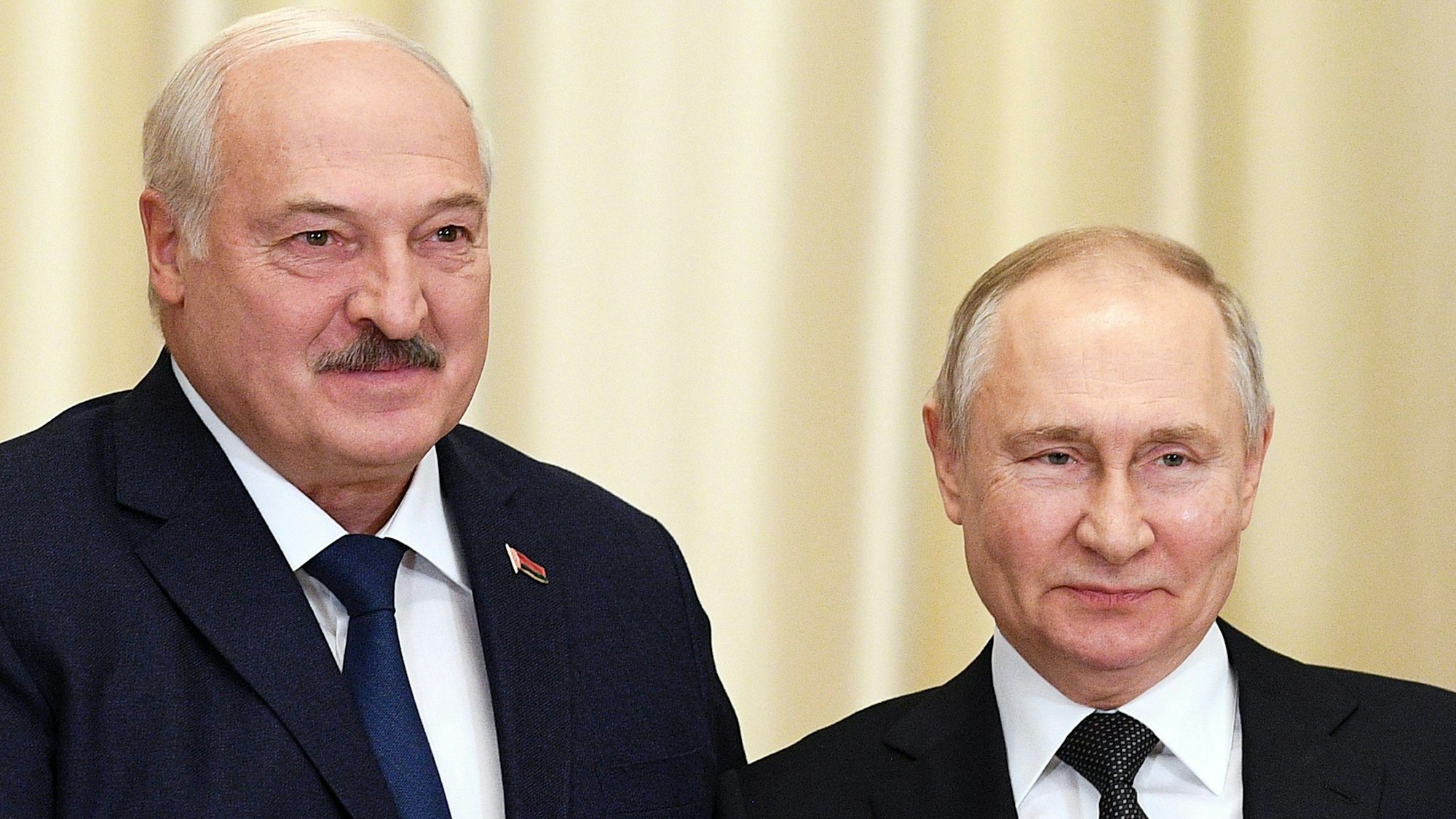 Der belarussische Machthaber Alexander Lukaschenko bei einem Treffen mit Russlands Präsident Wladimir Putin.