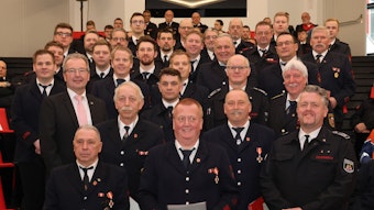 Das Foto zeigt die Geehrten bei der Jahresdienstbesprechung der Feuerwehr Reichshof.