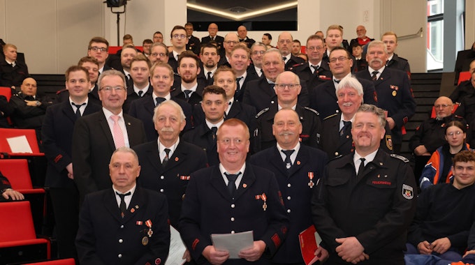 Das Foto zeigt die Geehrten bei der Jahresdienstbesprechung der Feuerwehr Reichshof.