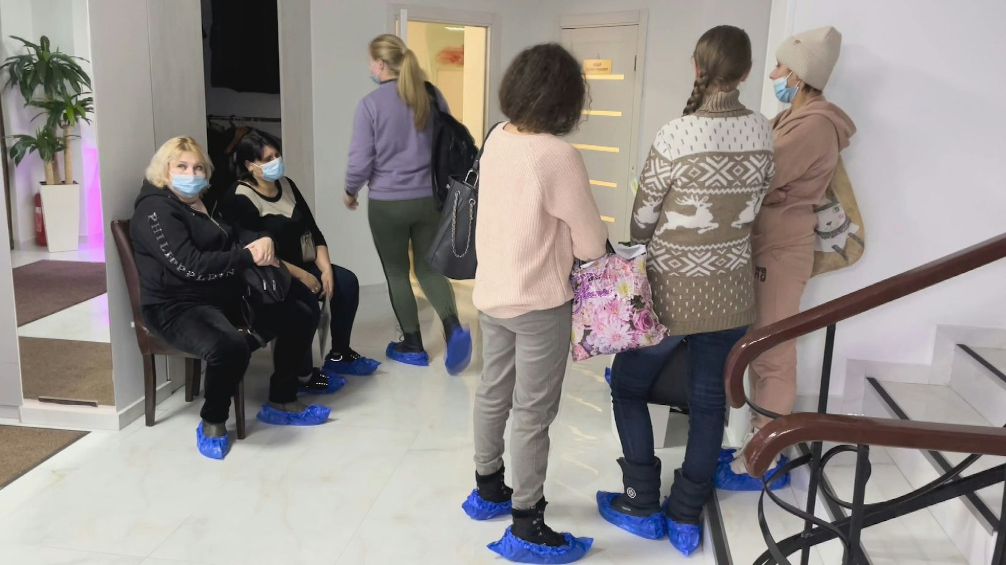 Ukrainische Leihmütter warten in der Biotexcom-Klinik auf ihren Check-up.