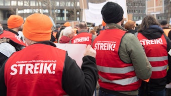 Streiken für mehr Lohn: Mitarbeiterinnen und Mitarbeiter der Eisenbahn- und Verkehrsgewerkschaft EVG.
