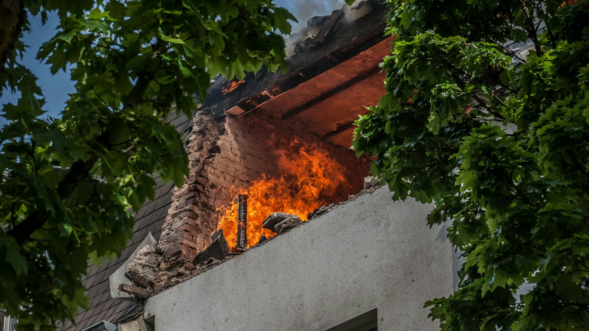 Brand nach Explosion in Opladen