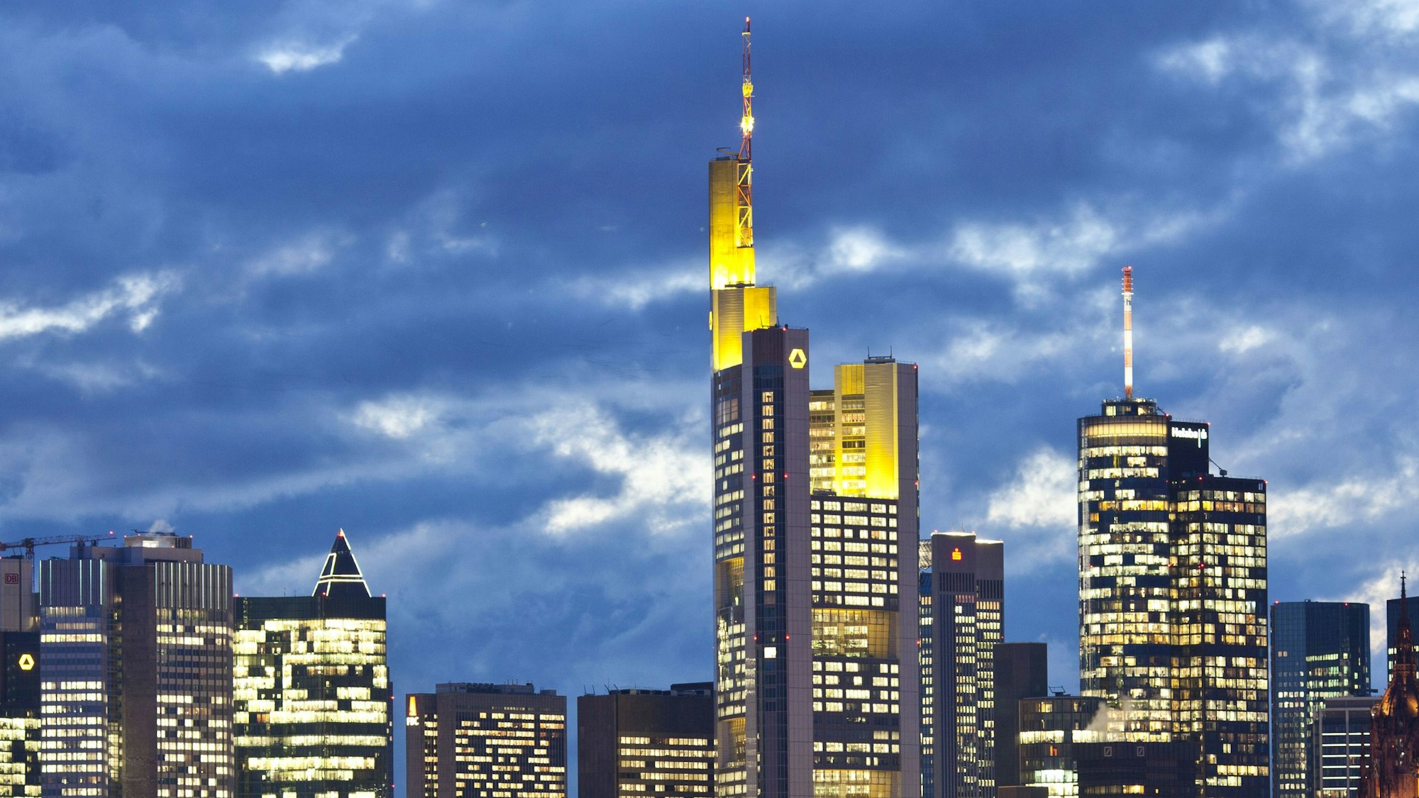 Skyline von Frankfurt mit seinen vielen Bankenzentralen.