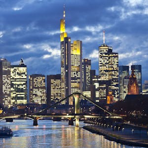 Skyline von Frankfurt mit seinen vielen Bankenzentralen.