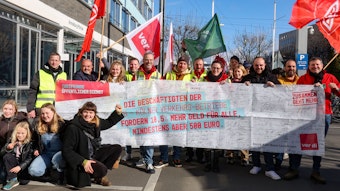 Fridays for Future streikt an der Seite der Beschäftigten
am Betriebshof West der KVB
