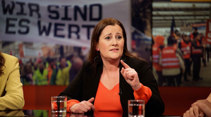 Janine Wissler, Parteivorsitzende der „Linkspartei“, hat in der ARD-Sendung „Hart aber fair“ die Streiks und den Kampf um höhere Löhne für die Arbeitnehmer verteidigt.