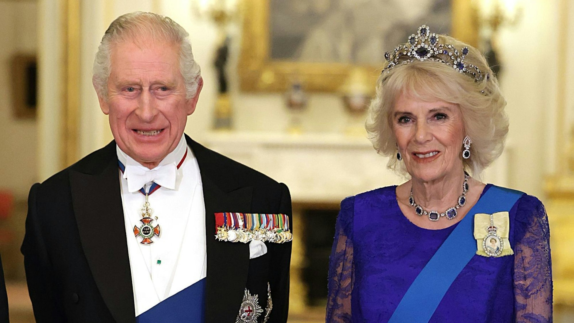 König Charles III. und Königsgemahlin Camilla bei einem Fototermin.