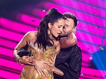 Chryssanthi Kavazi, Schauspielerin, und Vadim Garbuzov, Profitänzer, tanzen in der RTL-Tanzshow "Let's Dance" im Coloneum.