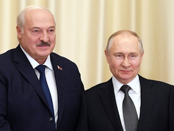 Der russische Präsident Wladimir Putin (rechts) und der belarussische Präsident Alexander Lukaschenko nebeneinander.