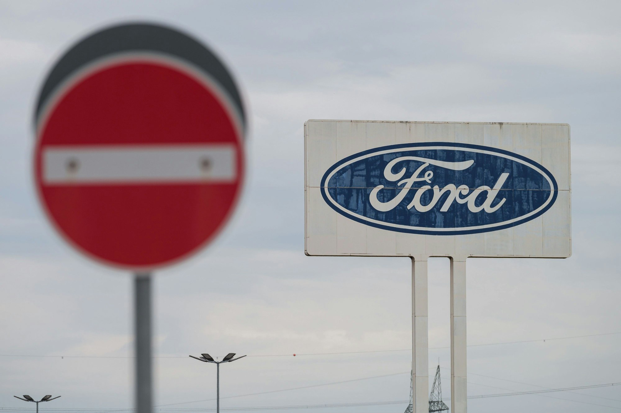 Eine neue Betriebsvereinbarung für den Ford-Standort Saarlouis sichert rund 1000 Beschäftigten einen Arbeitsplatz bis zum Endes des Jahres 2032.