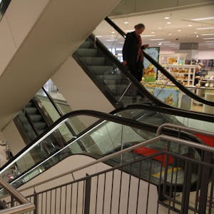 Die Rolltreppe im Galeria Kaufhof in Siegburg.