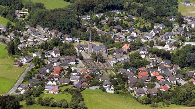 Luftbild auf den Kürtener Ortsteil Olpe.