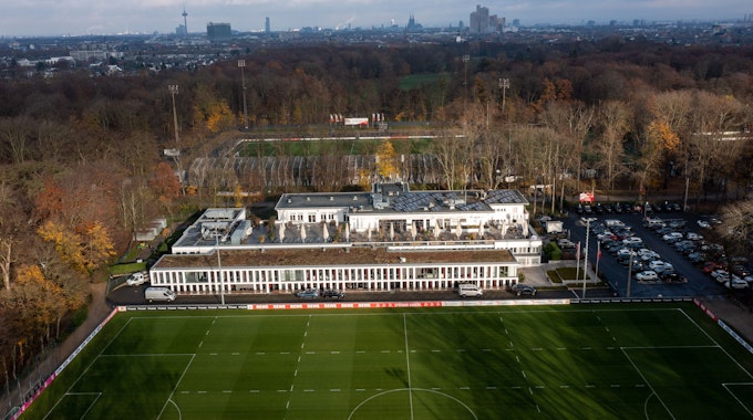 Das Bild zeigt den Blick von oben auf das Geißbockheim des 1.FC Köln.&nbsp;