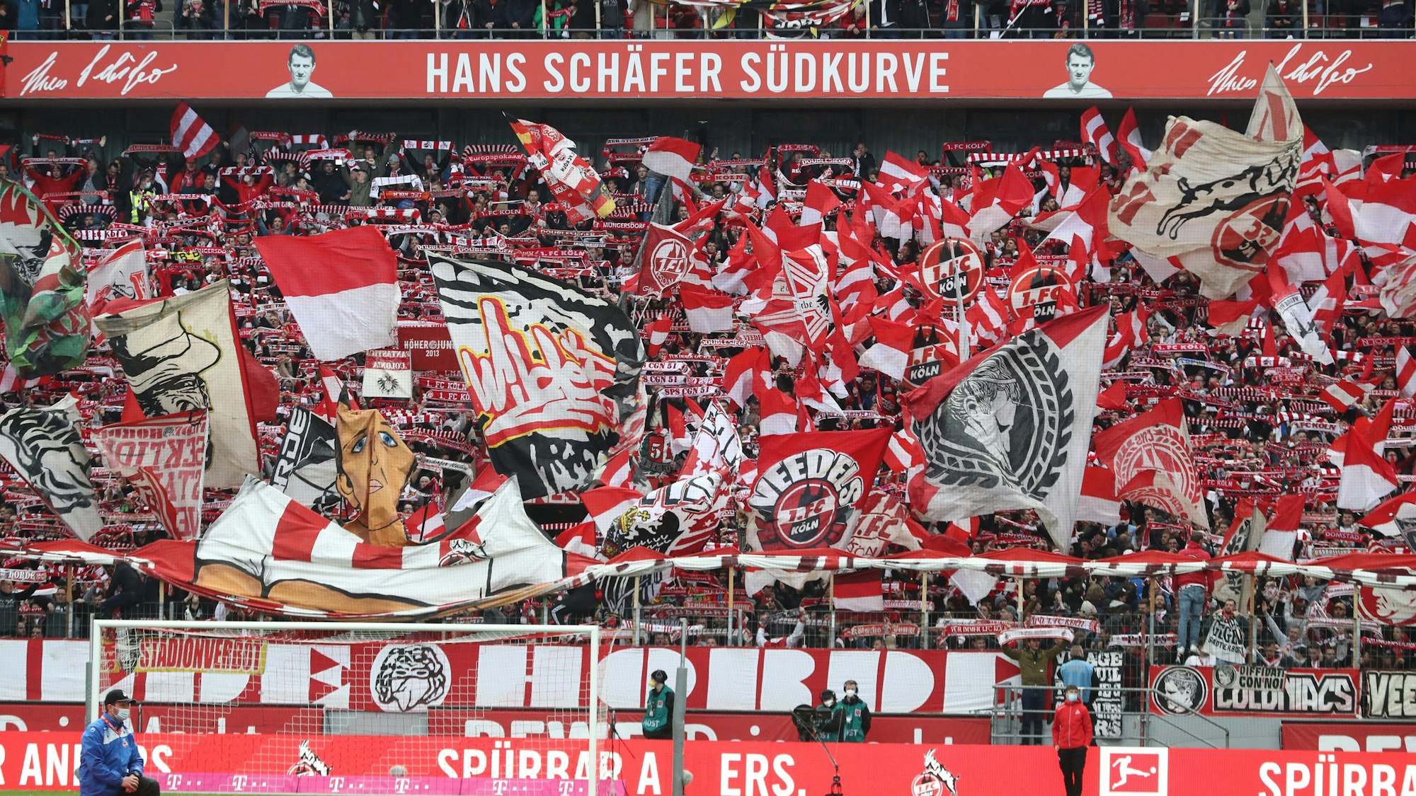 Die Kölner Südkurve beim Spiel gegen Mainz 05.









