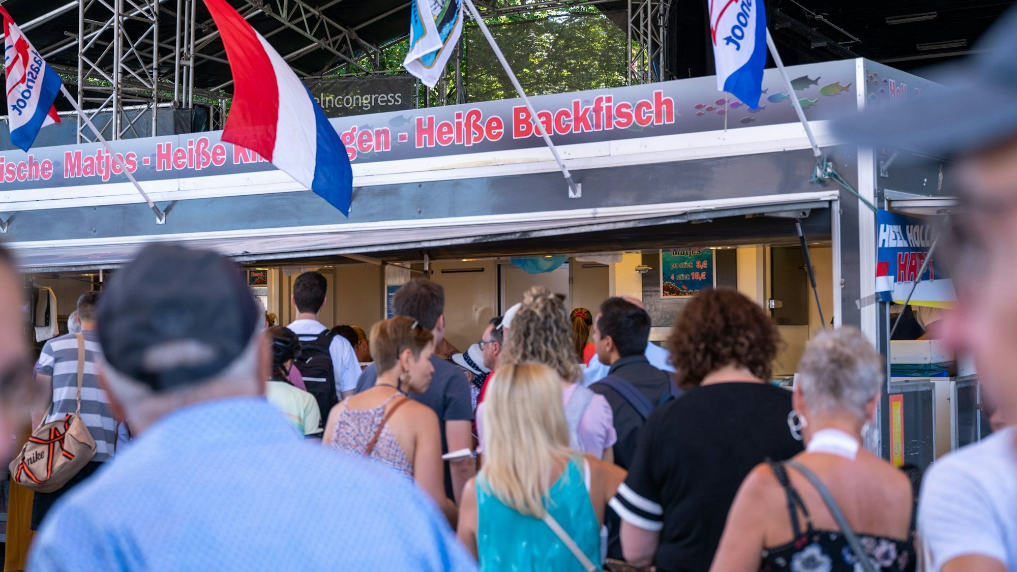 Der Fischmarkt im Tanzbrunnen 2022 war gut besucht.