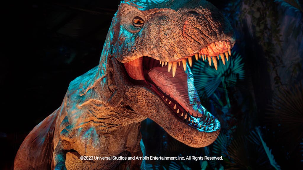 Das Bild zeigt ein Modell des Tyrannosaurus Rex in der Ausstellung „Jurassic World: The Exhibition“