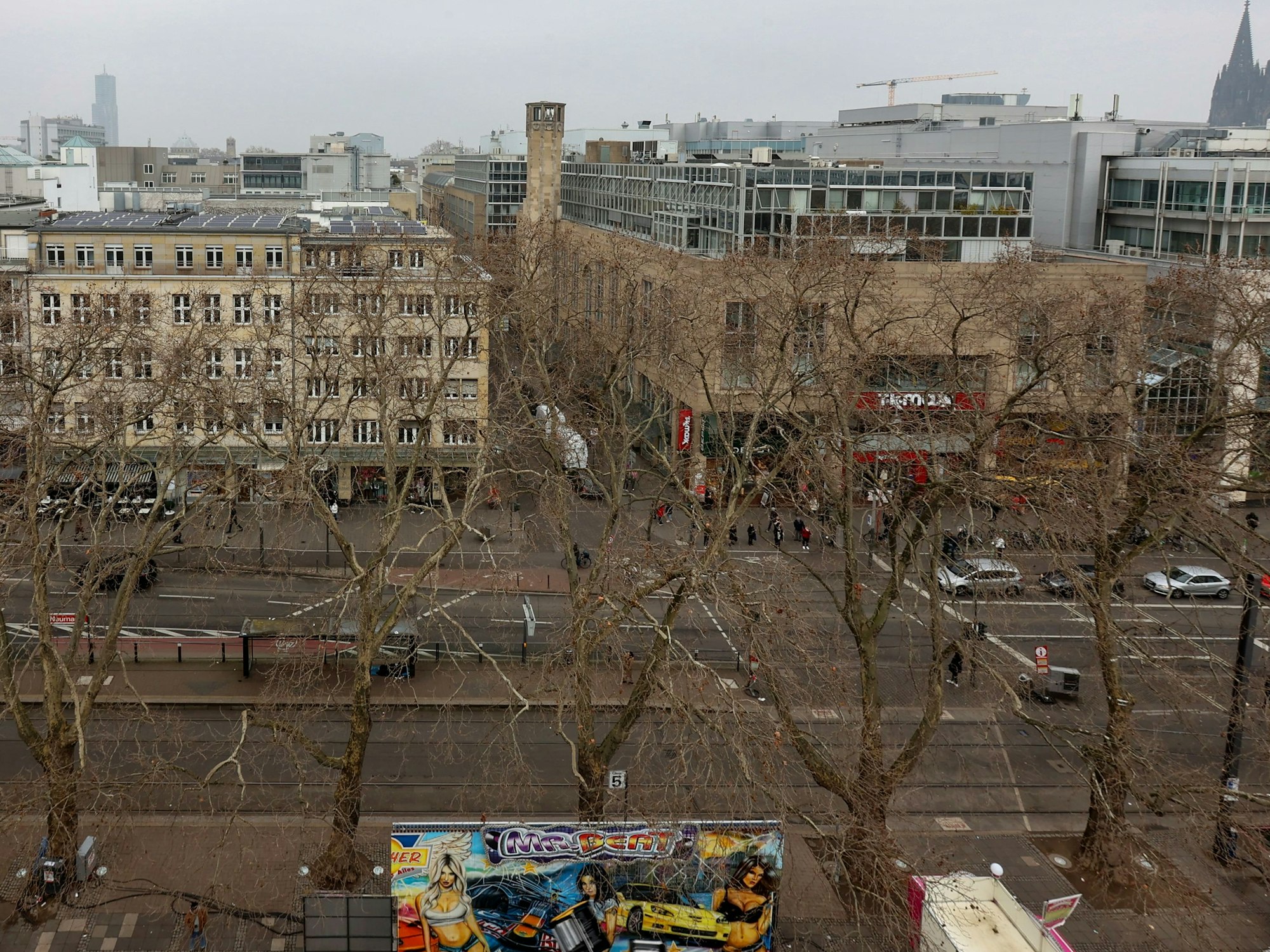 Blick auf die Richmodstraße: Das Eck-Haus soll abgerissen werden und durch einen Neubau ersetzt werden.

