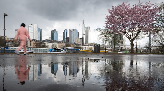 Die Skyline von Frankfurt am 30. März 2023.