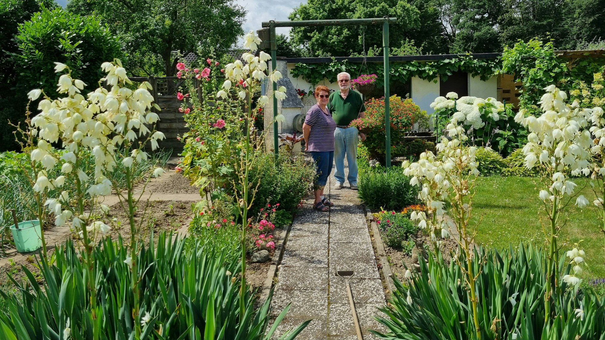 Bärbel und Wilfried Weiershäuser in ihrem Kleingarten in der Anlage Ruhlach in Leverkusen Opladen