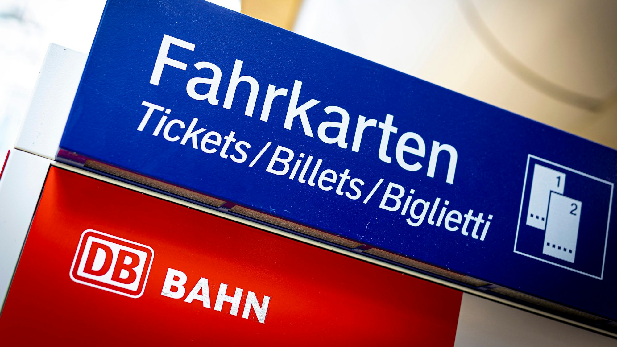 Ein Fahrkartenautomat der Deutschen Bahn.