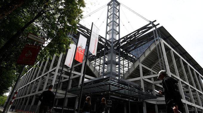 Außenansicht des Rhein-Energie-Stadions.
