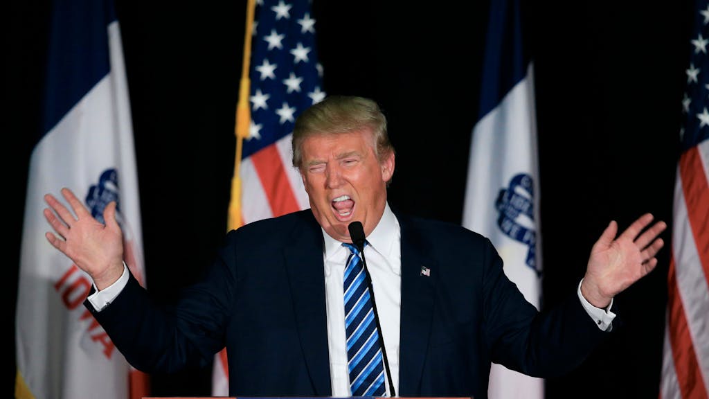 Auf dem Bild sieht man Donald Trump bei einem Wahlkampfauftritt 2015.