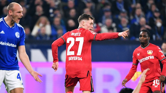 Florian Wirtz bejubelt sein Tor zum 2:0 für Leverkusen gegen Schalke 04.